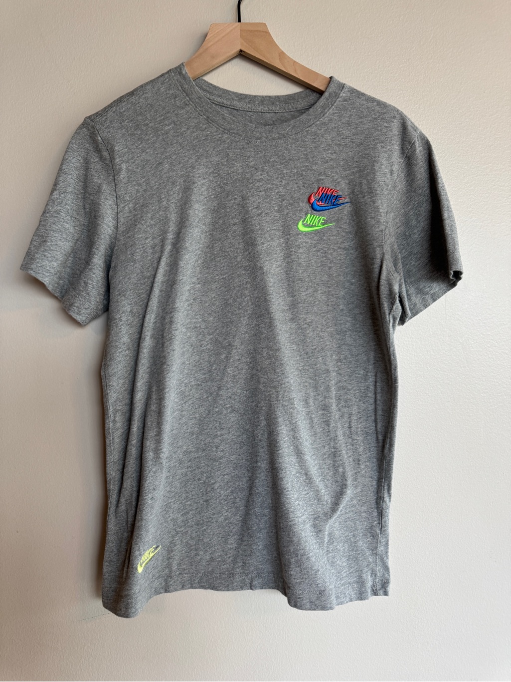 Nike Multi-Logo Embroidered Swoosh Grey Heather T-Shirt S Small